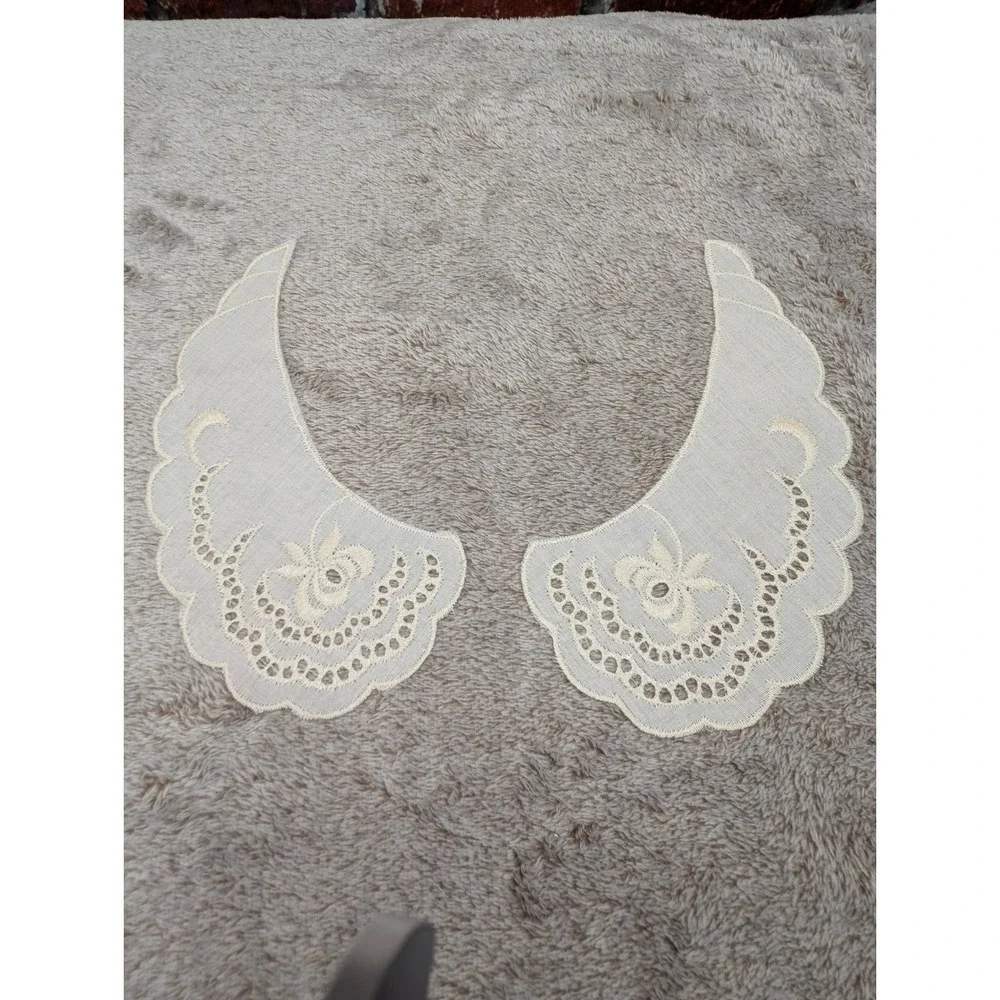 Vintage Handmade Embroidered Cutwork Collar Pieces Cream Sewing Appliques Pair